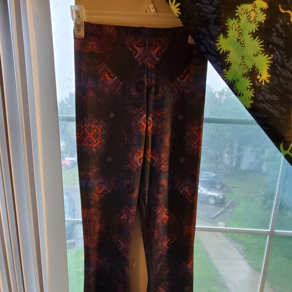 Bell bottom leggings - Picture 2 of 3